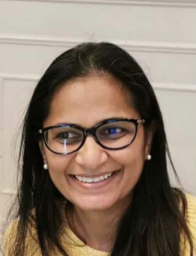 Portrait of a smiling woman with glasses